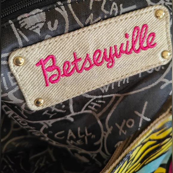 Betsey Johnson Rare Vintage "Bundle Up With Me" Gold Tote Bag | GUC - Picture 9 of 16